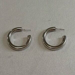 SB 925 Sterling Silver Medium Size Chunky Hoop Earrings 1.25”